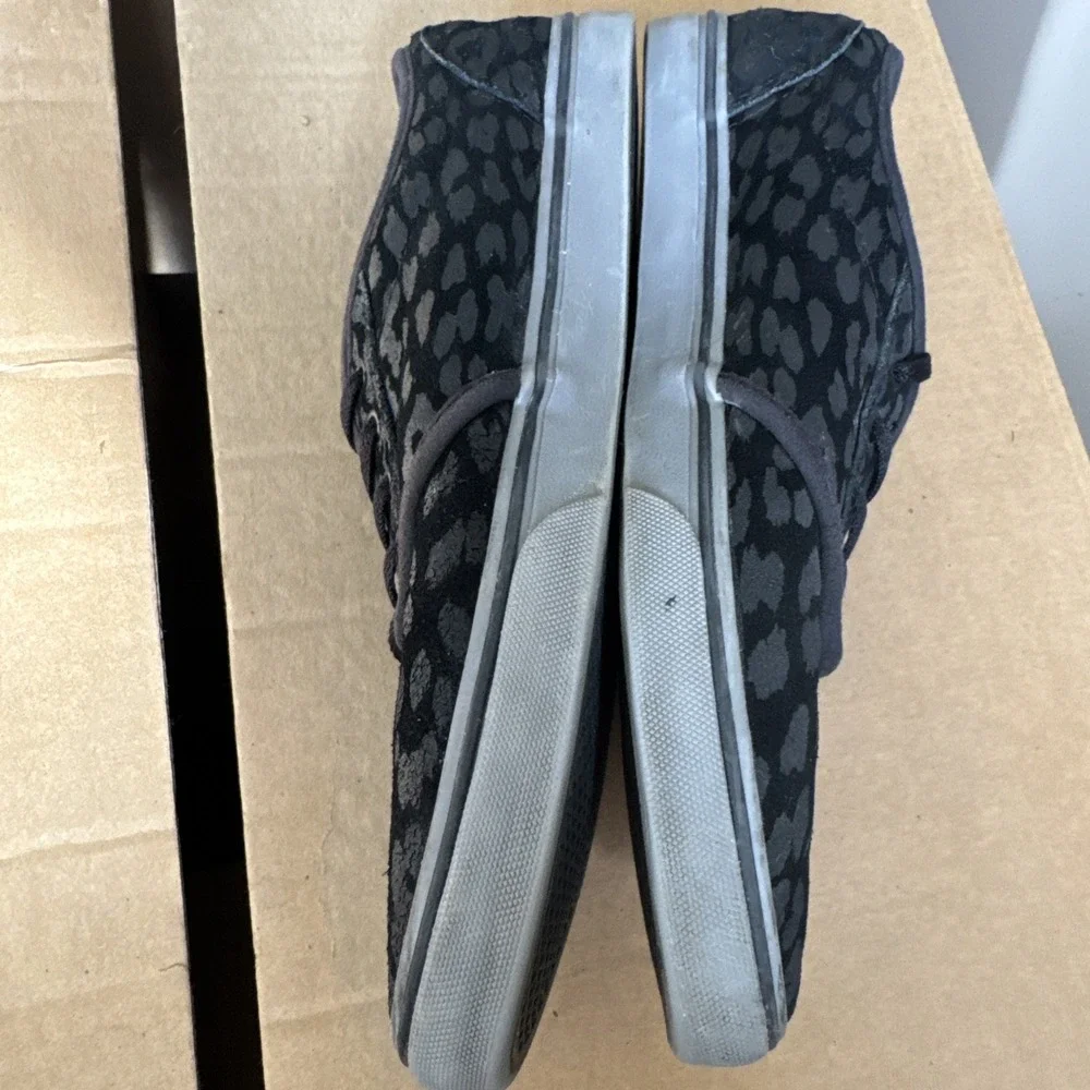Vans Suede Leather Skateboard Sneakers Shoes Womens 9 Low Top Black Animal Print